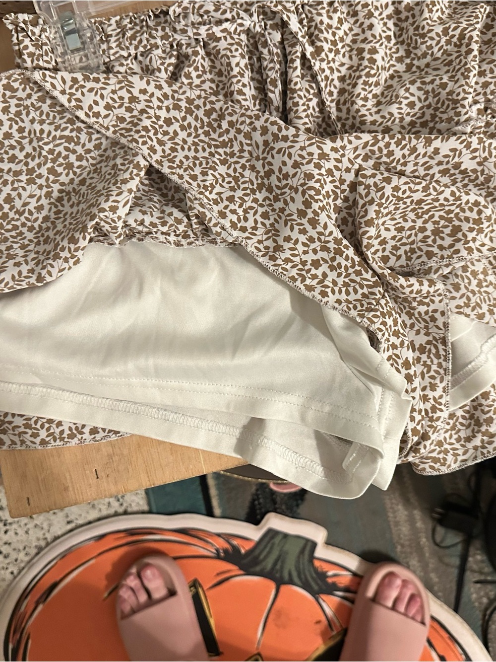 She + Sky Brown Floral Tiered Mini Skort - Picture 4 of 5